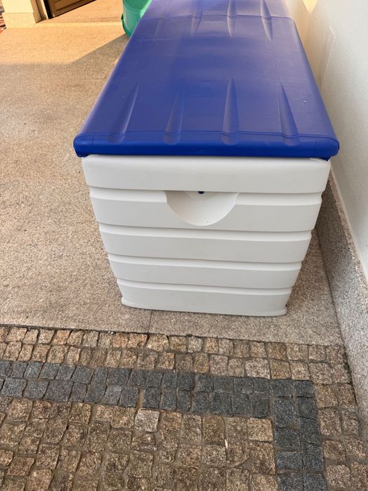 Baú para guardas tudo que já não usas