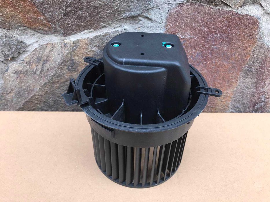 Моторчик печки вентилятор Nissan Leaf (10-17)