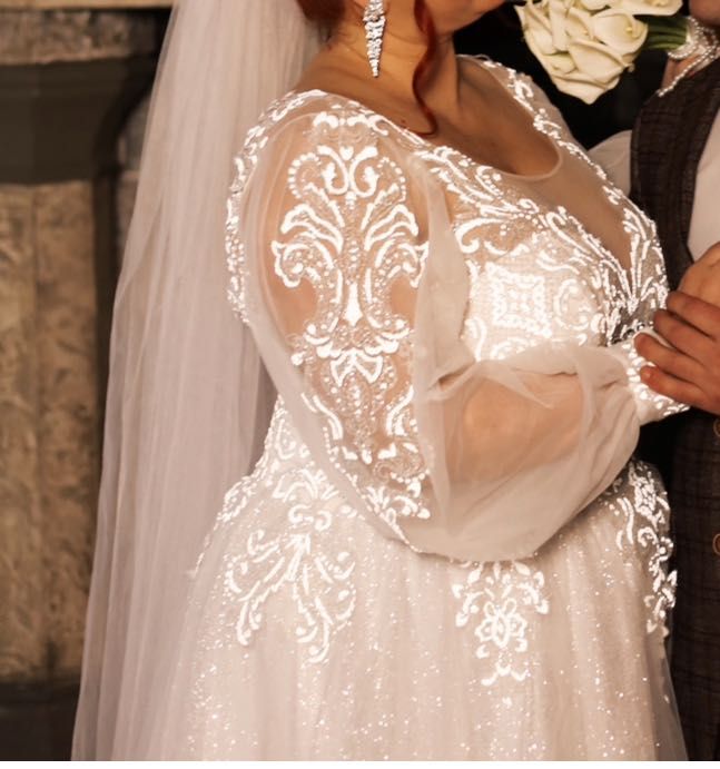 Весільна сукня біла