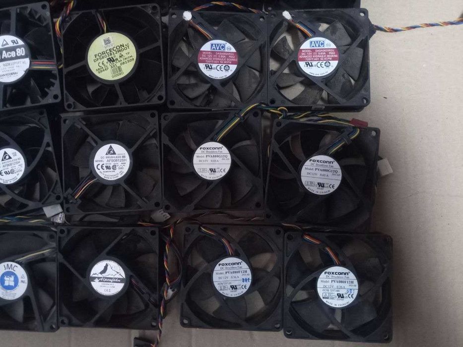 Потужний кулер 12В 80мм 4пін мощный вентилятор 80mm 4pin 12V AVC Delta