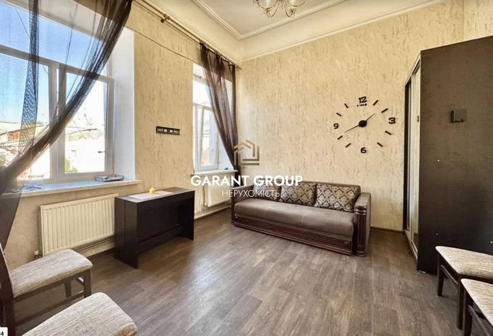 Трикімнатна квартира  у цегляному будинку\центр міста