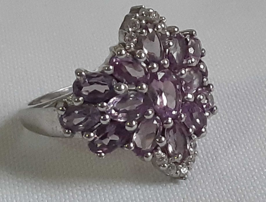 Серебряное коктейльное кольцо с кластером камней Аметист