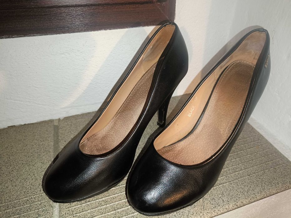 Szpilki kobiece, czarne 38