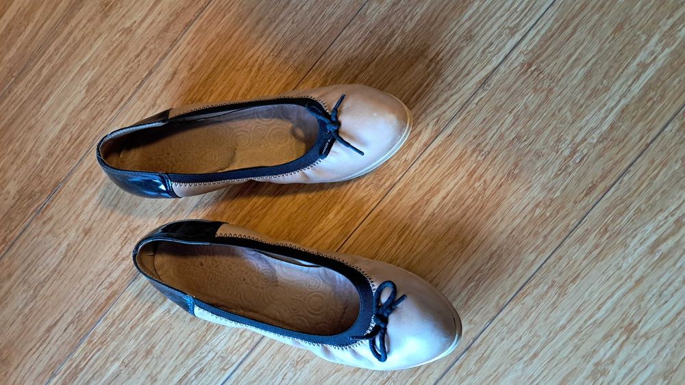 Buty Ryłko rozmiar 40 F , beżowo czarne,  baleriny, półbuty, skóra