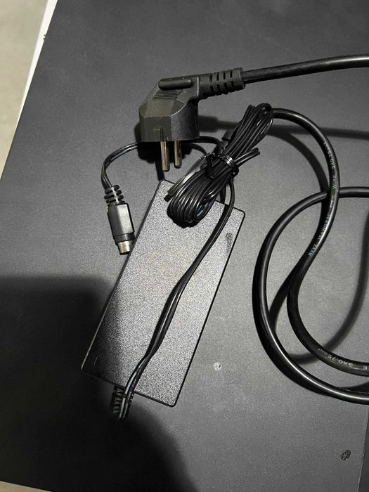 Продам відеореєстратор NVR Hikvision DS-7616NI-E2 16-канальний