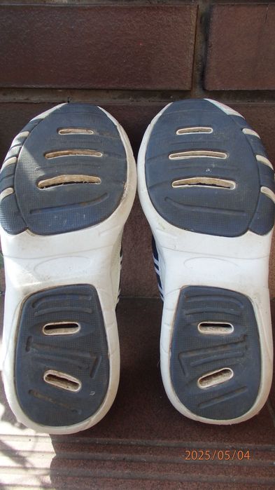 Buty sportowe męskie firmy Cotton Traders rozmiar 43.