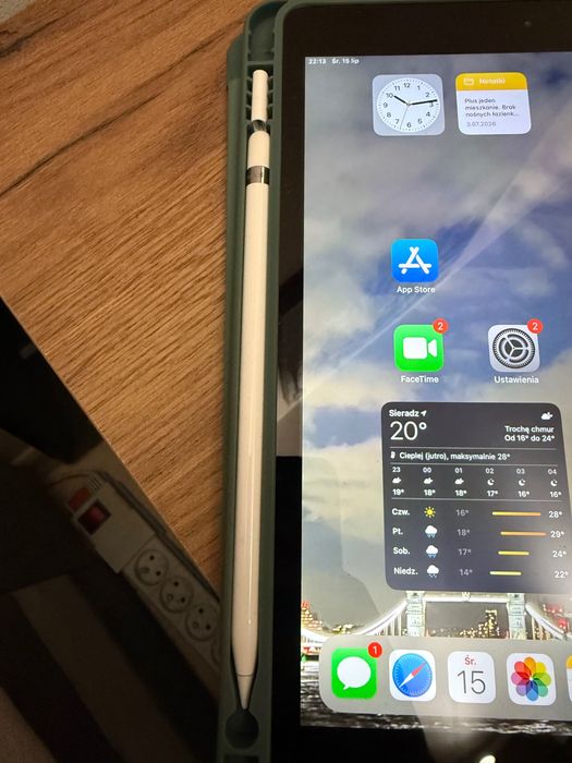iPad 7 generacji, ładowarka, pudełko, etui i Pencil