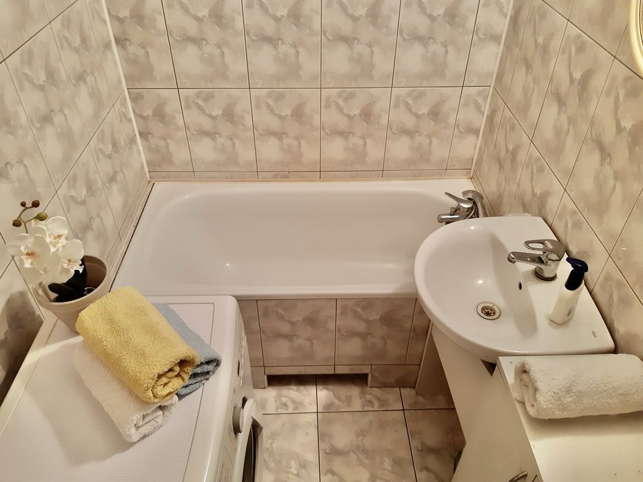 Układ niezależny, balkon, piwnica, do odnowienia