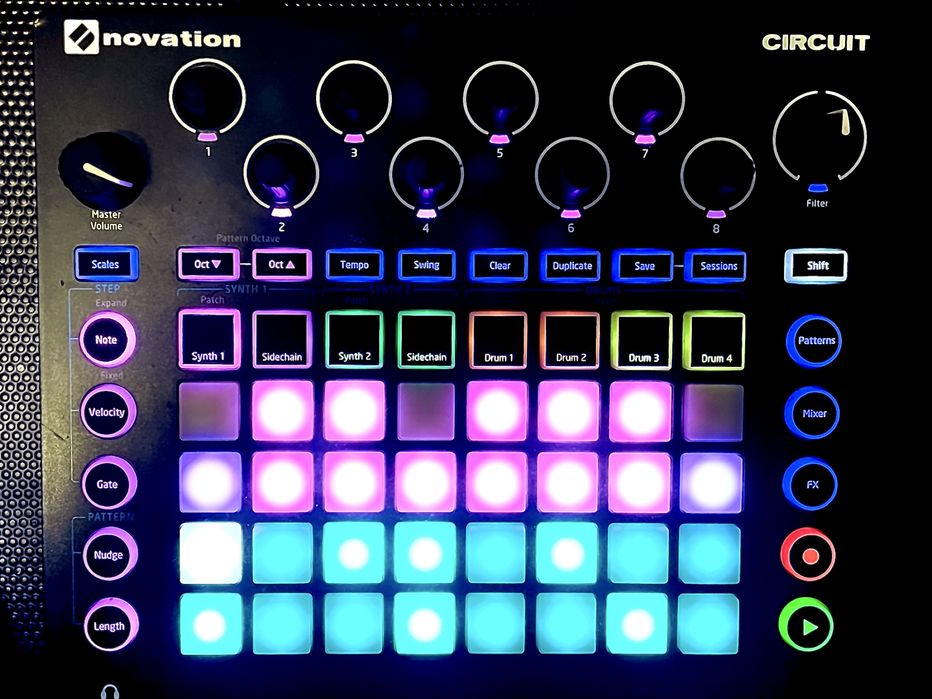 NOVATION CIRCUIT groovebox ,tracks , perkusia itp,sekwencer, sampler