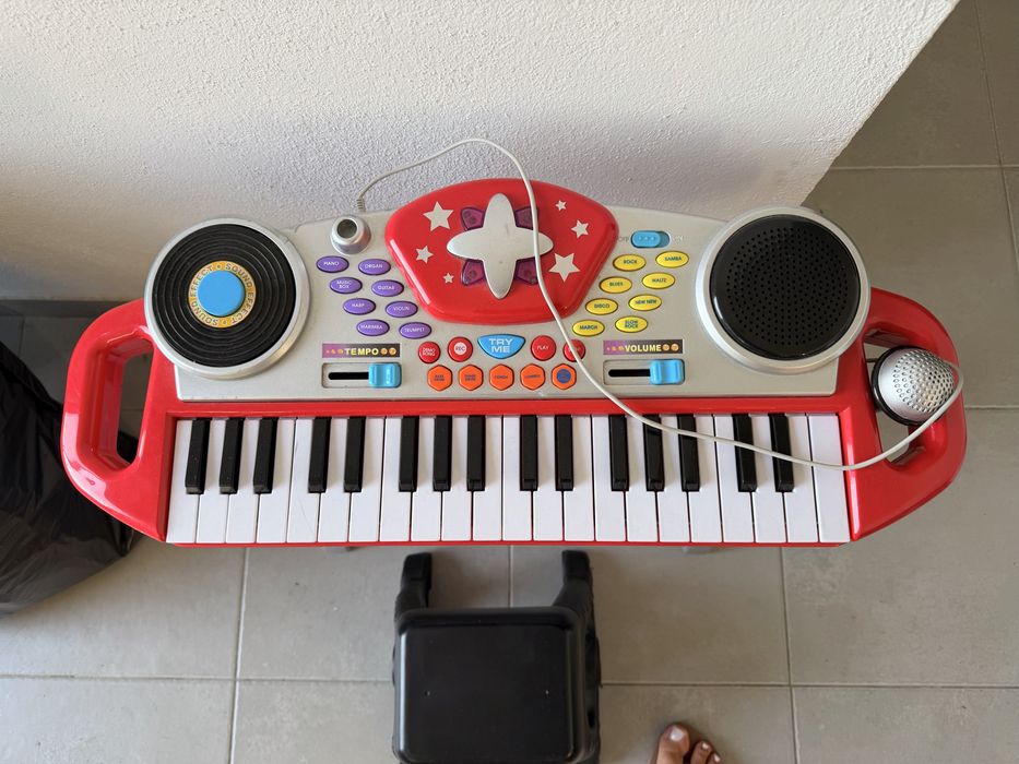 Teclado Eletrónico Infantil com Banco e Microfone – Vermelho