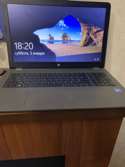 Ноутбук HP містить розʼєм для інтернету Ethernet (LAN) порт