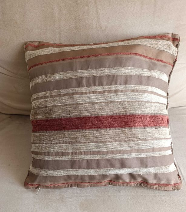 Almofada decorativa, em tecido  luxuoso TNT lavável, Ultrasuede