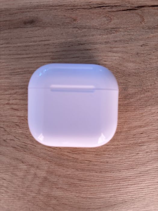 Apple AirPods 4 ANC