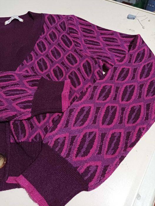 Casaco de malha com decote em V