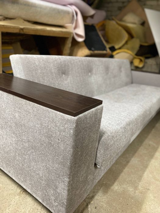 Продам диван свіжоперетягнутий