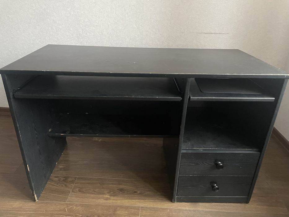 Продам офісні меблі : стіл , тумба стільці