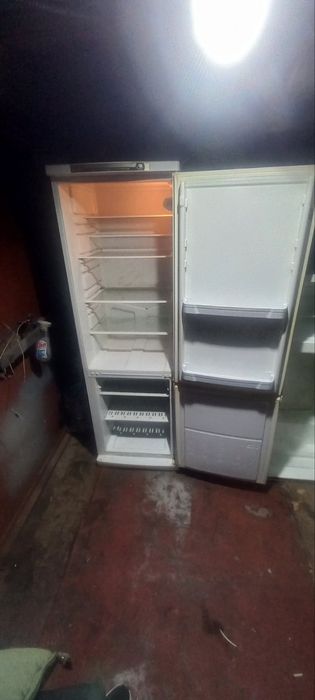 Продам холодильник indesit