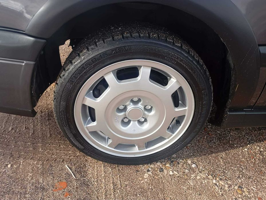 Volkswagen Golf GTI 2.0 8V