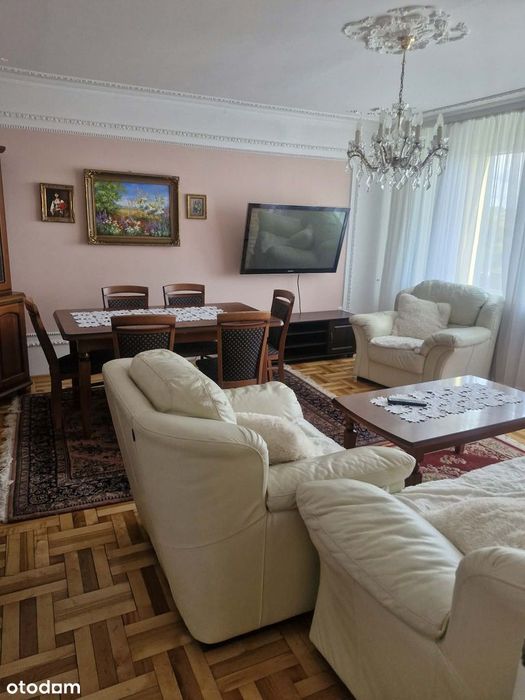 Przestronne mieszkanie z balkonem w bloku