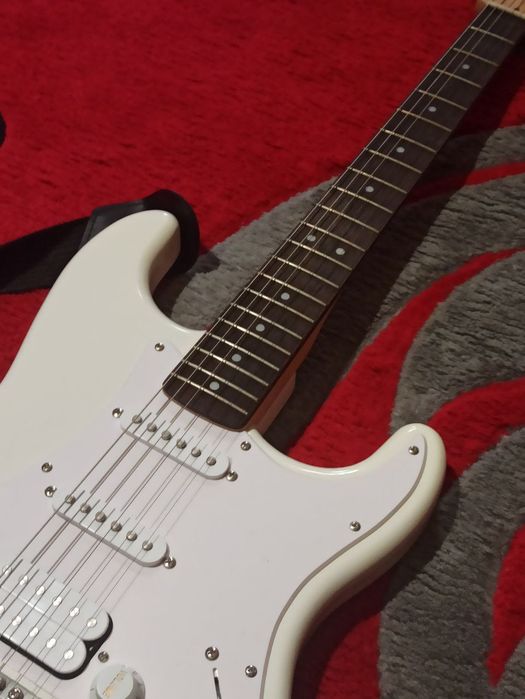 Електрогітара SQUIER by Fender Bullet Stratocaster TREM AWT
Стан нови