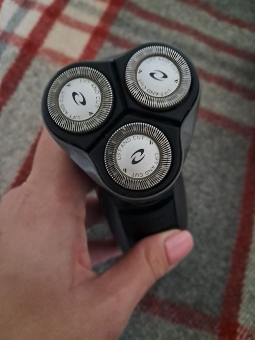 Електробритва PHILIPS HQ 6900
Характеристика:
Живлення - Від мер