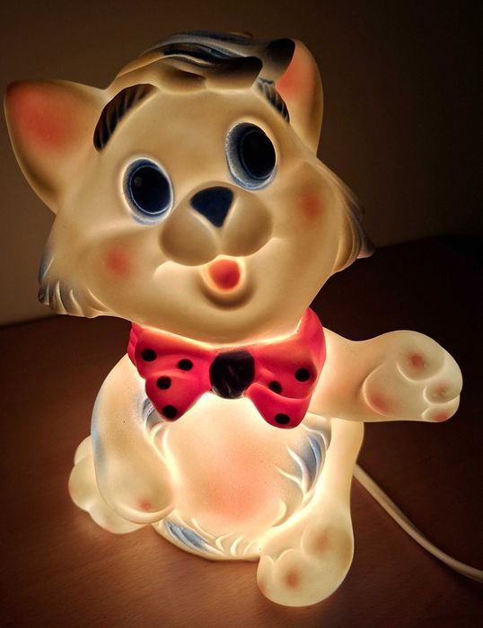 Candeeiro de criança antigo. Gatinho Disney