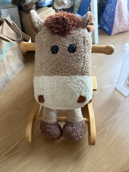 Cavalo baloiço para criança