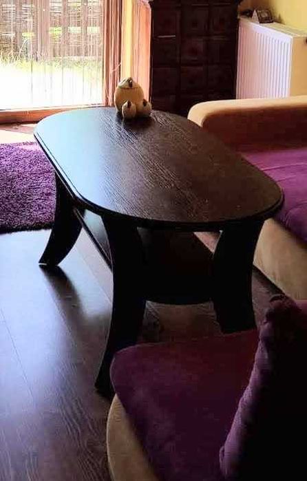 Stół piękny z półeczką