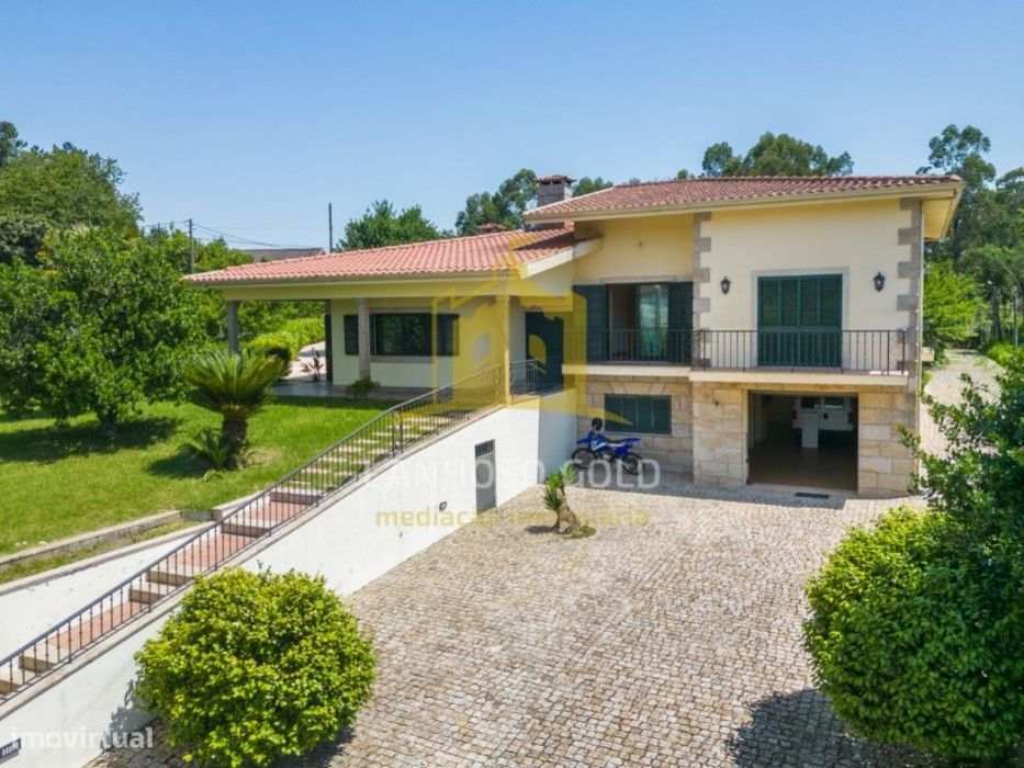 Moradia T4 em Amares - Conforto, Espaço e Excelente Localização