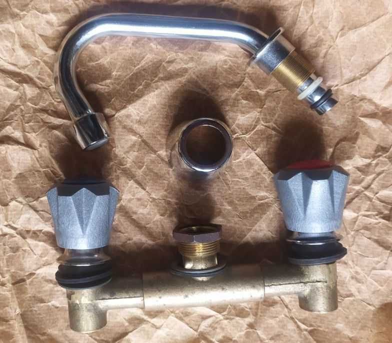 Продам или поменяю отличный советский латунный смеситель