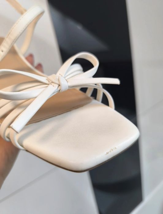 Catwalk białe sandałki na niskim obcasie 41