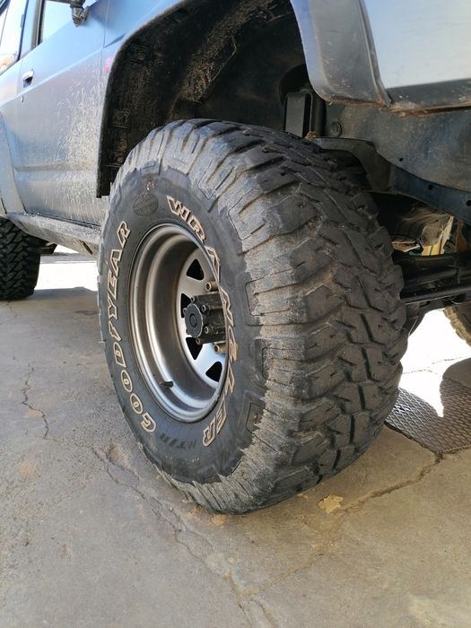 Pneus 33 x 12,5 R15 Goodyear