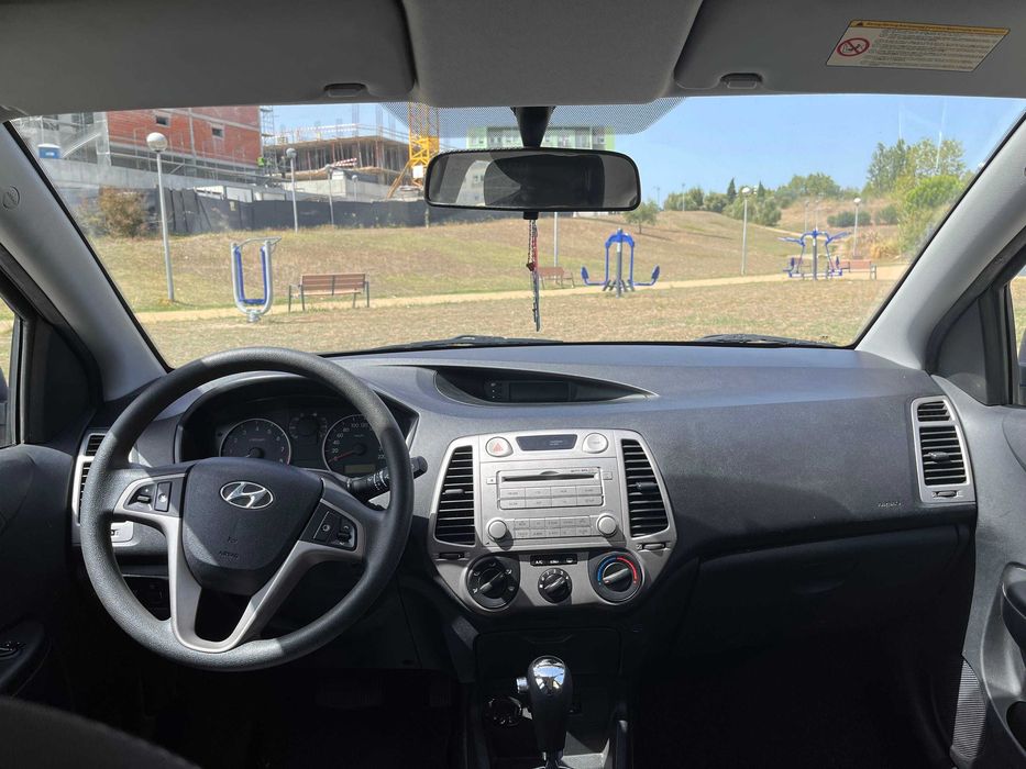 Hyundai i20 1.4 a gasolina, automático, de 2010, com 132.982 km