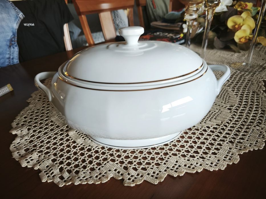 Serviço-Vista Alegre -Novo branco debruado a dourado