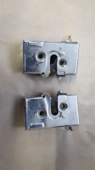 Fechaduras de portas da frente Audi 80