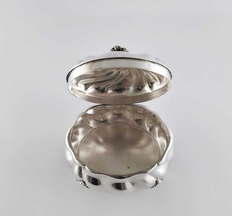 Srebrna cukiernica  autorstwa Christian Wilhelm &  Karl Deyhle