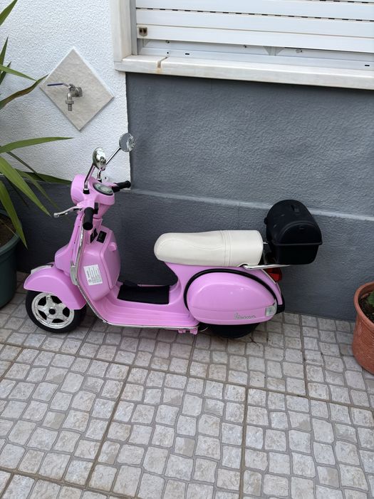 Mota Elétrica Infantil Vespa Clássica Piaggio PX-150 (Rosa)