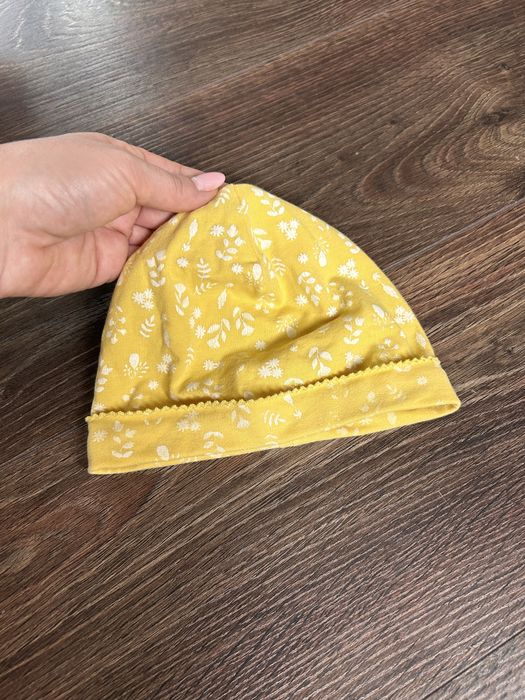 Żółta czapka w kwiatki dla dziewczynki cool club smyk 48/50