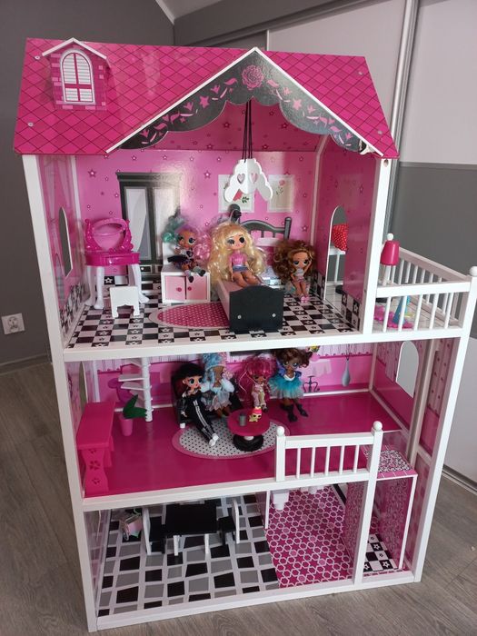 Duży domek dla lalek