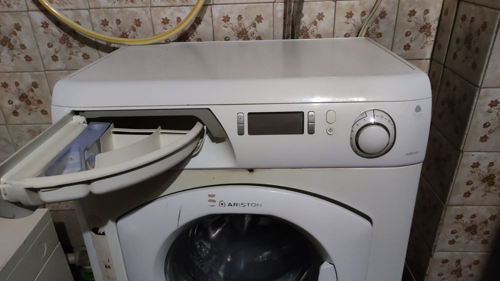 Пральна машинка автоматична  Ariston AVSD109