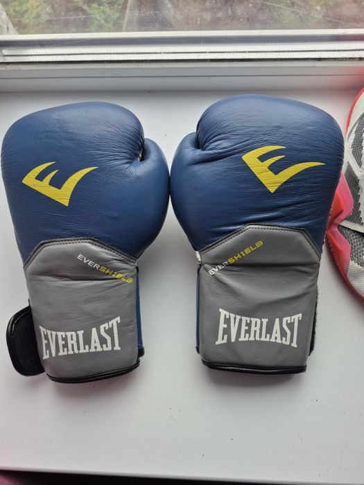 Продам боксерские перчатки