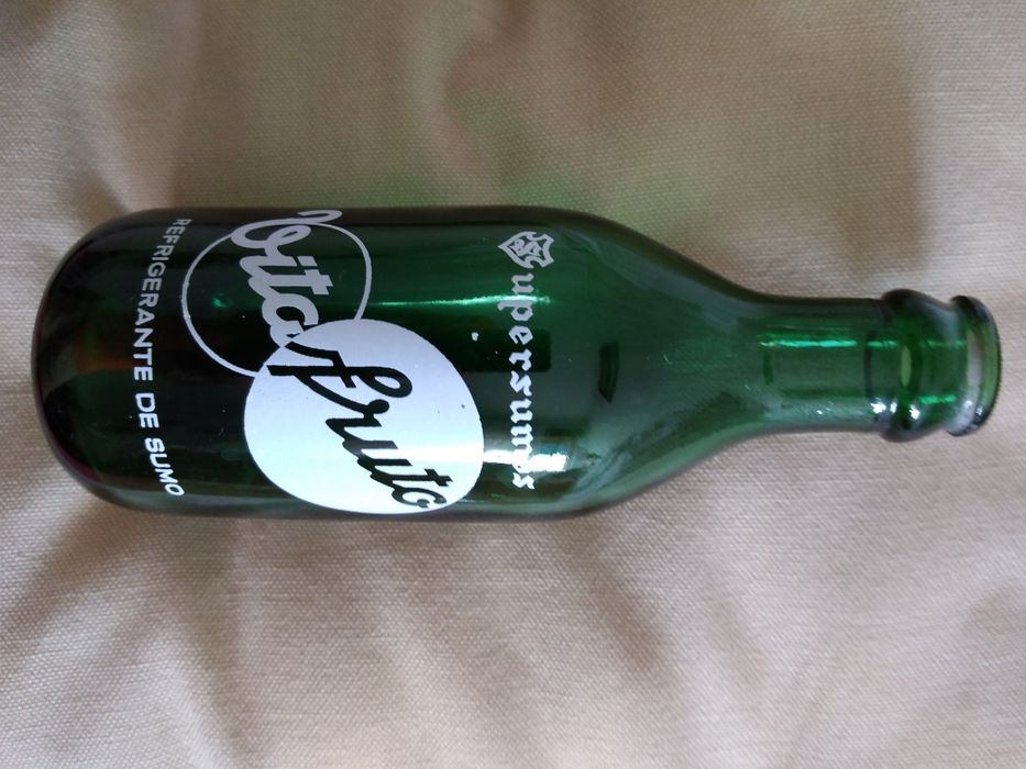 Garrafas de bebida antigas