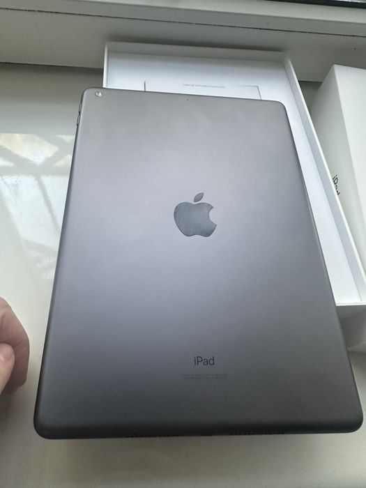 Планшет Apple Ipad 9 64 gb + чехол