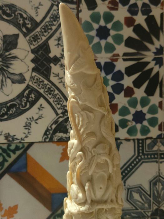 Escultura Corno Resinoso - esculpido