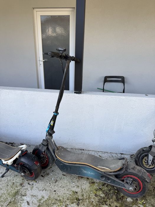 Varias trotinetes para desocupar