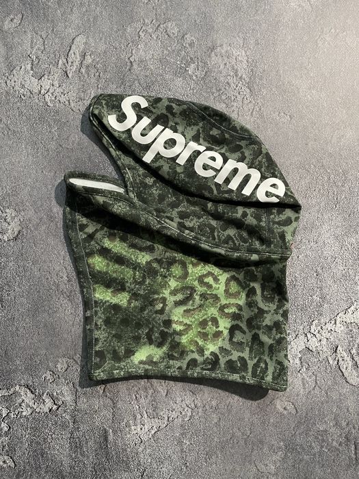 Балаклава/Шапка Supreme змінює колір