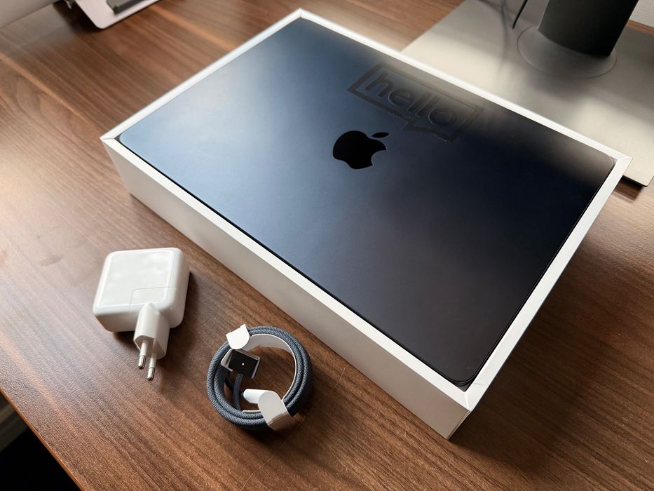 Apple MacBook Air 13,6