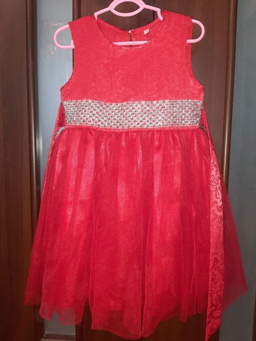 Дуже гарне плаття на дівчинку 98см