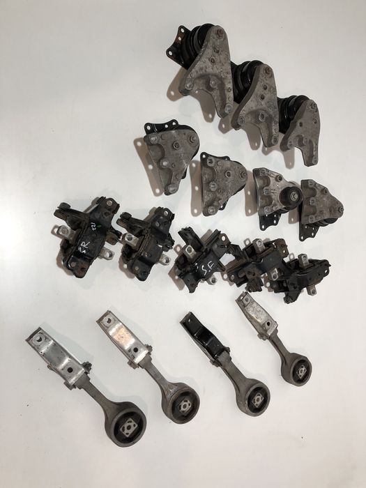 Подушка (опора, кранштейн) двигуна /коробки Шкода Фабія /Румстер мотор