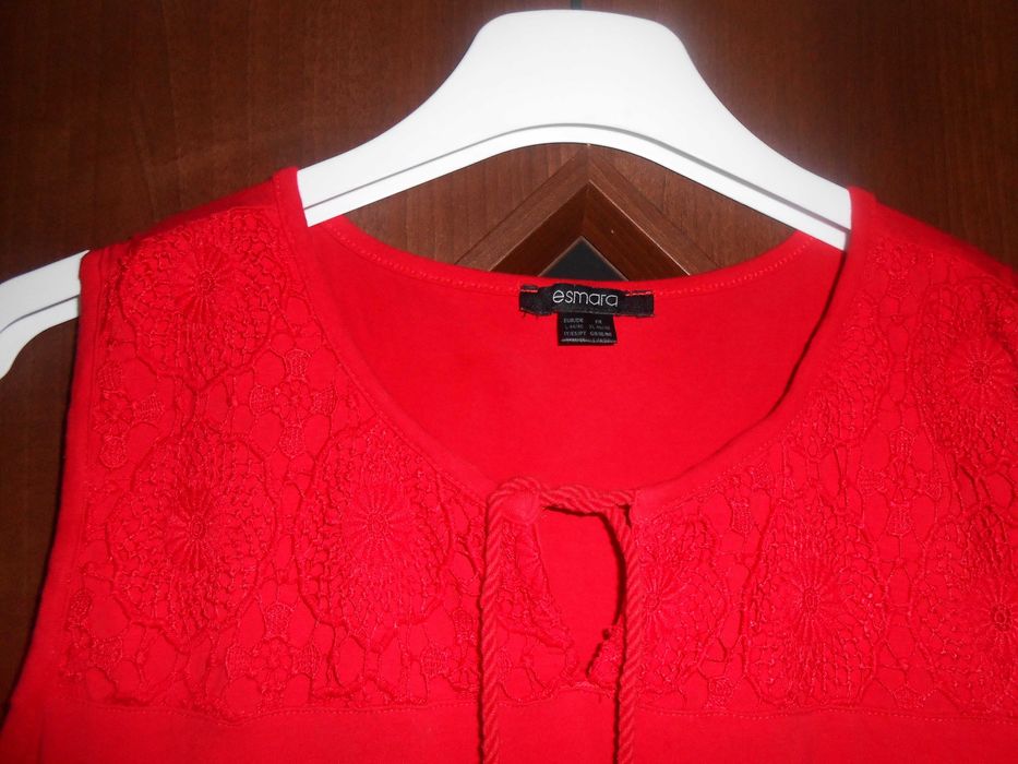 Markowa czerwona sukienka dekolt z koronki wiązany, roz. 44/46/48